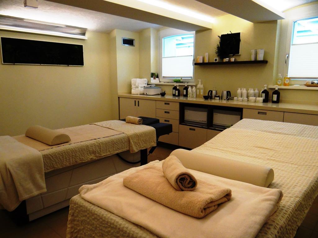Hotel Und Restaurant Am Peenetal Liepen  ภายนอก รูปภาพ