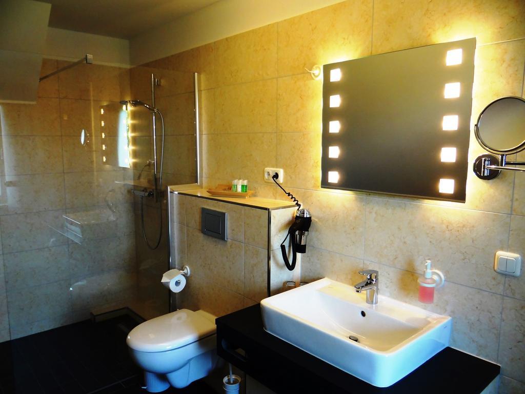 Hotel Und Restaurant Am Peenetal Liepen  ห้อง รูปภาพ